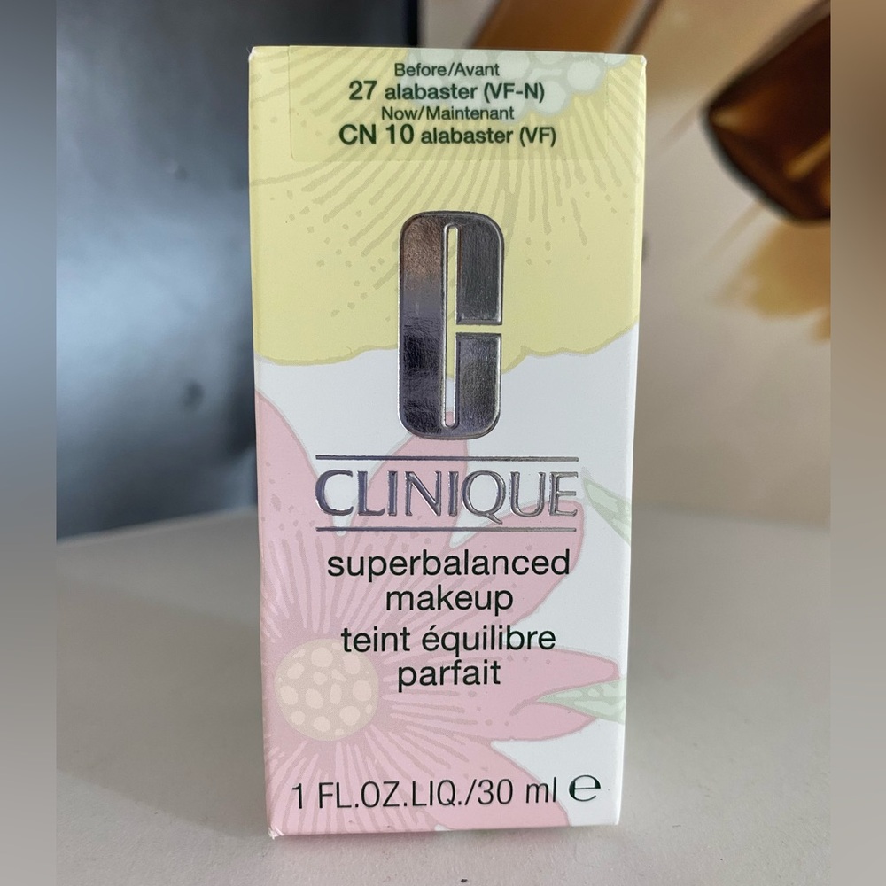Clinique Superbalanced Makeup Foundation, Full Size, CN 10 Alabaster (VF), NEW
